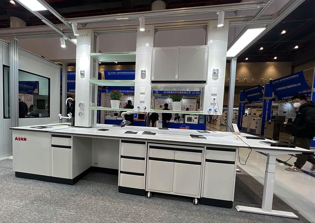 1682662103379706.jpg 高端實驗臺